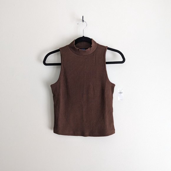 Old Navy Fitted Sleeveless Mock-Neck Top - Picture 2 of 4